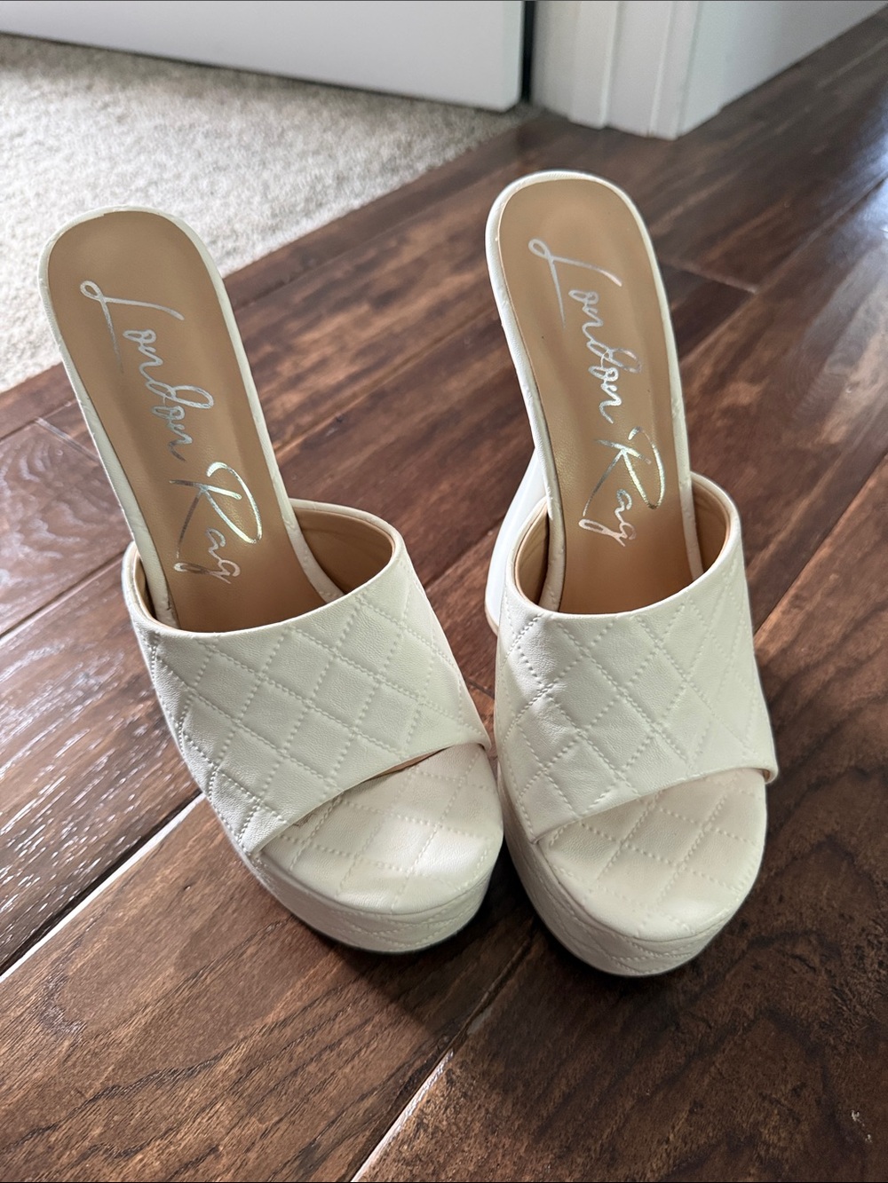 London Rag
Womens Oomph Quilted Hourglass Heel
Platform Sandals size 7.5
